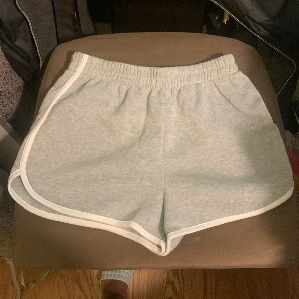 High waisted shorts, decorated with white line detail around the bottom,and side